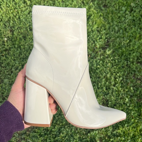 ⚡FINAL PRICE! Cream Vegan Patent Leather Ankle Boots - Picture 2 of 10